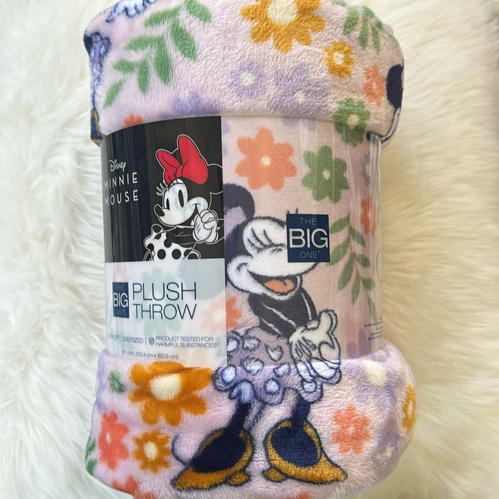 Minnie Mouse plush throw